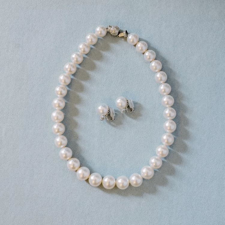 طرق اختيار القلادة المثالية لفستان زفافك