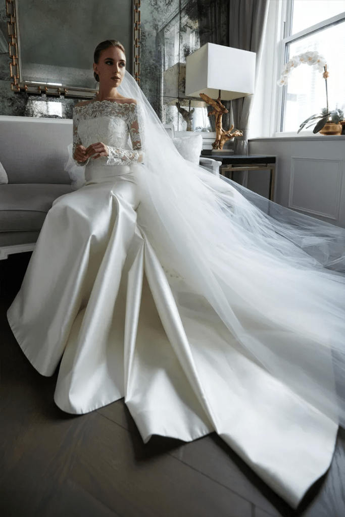 فساتين زفاف Romona Keveža بالصور..