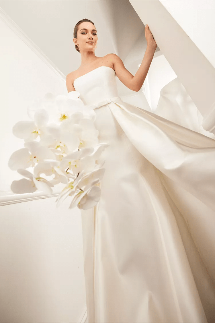 فساتين زفاف Romona Keveža