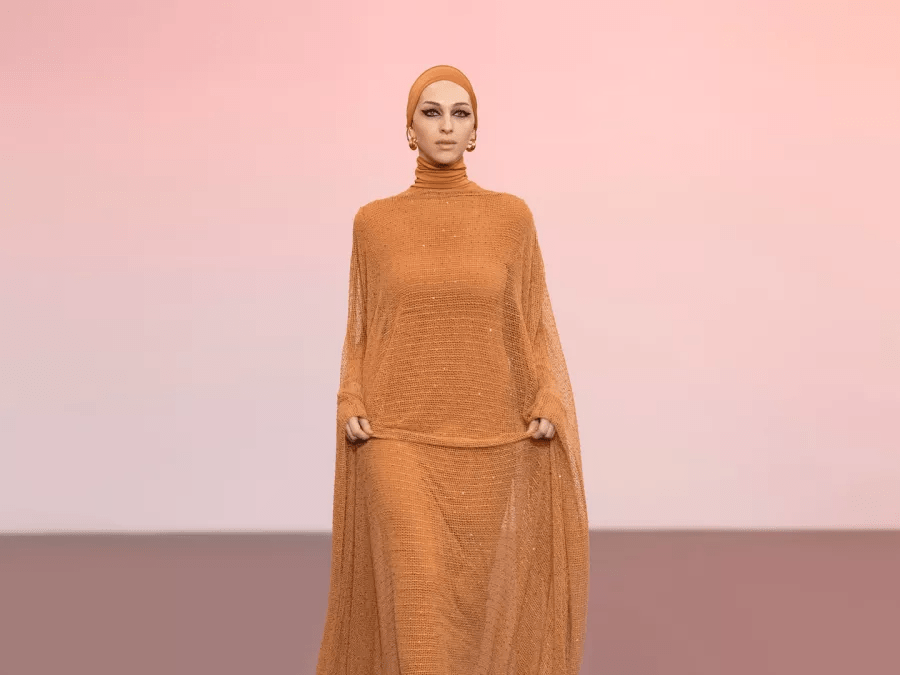 عبايات باللون البرتقالي لإطلالة رمضانية تخطف الأنظار بالصور..