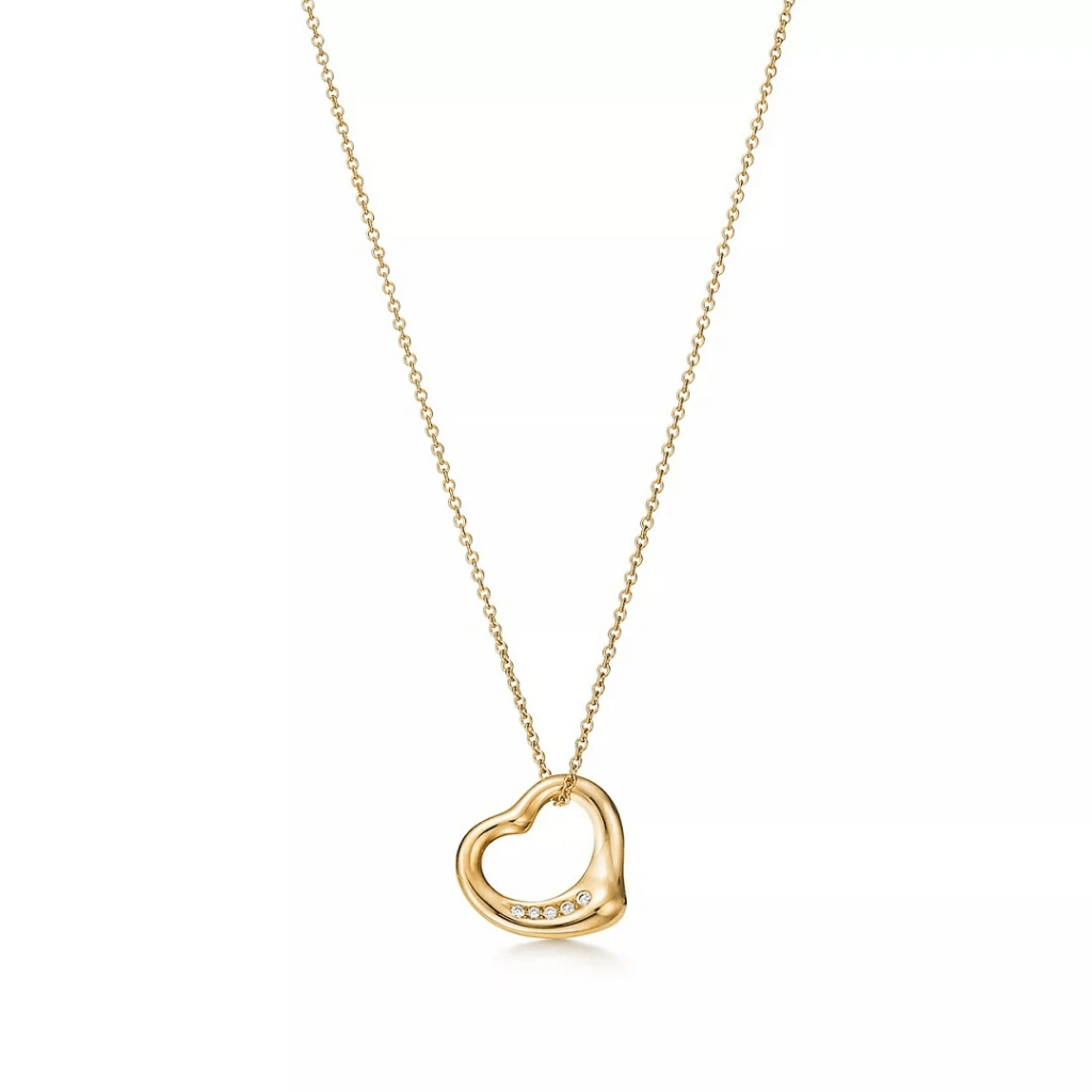 مجوهرات فاخرة على شكل قلب تحاكي أنوثتك