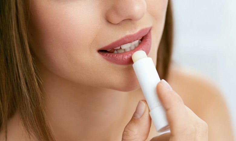 فوائد ترطيب الشفاه