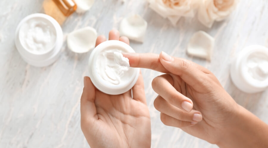 كيف تعتني ببشرتك بعد الليزر