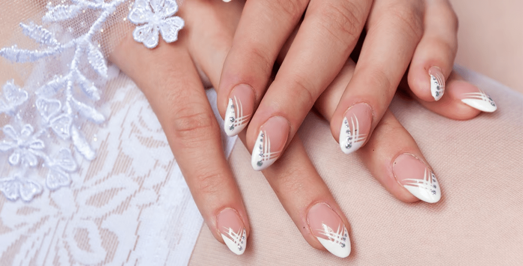 رسومات طلاء أظافر للعروس التي تبحث عن الإطلالات الناعمة