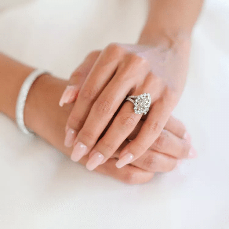 أظافر العروس لإطلالة مفعمة بالأناقة والجمال