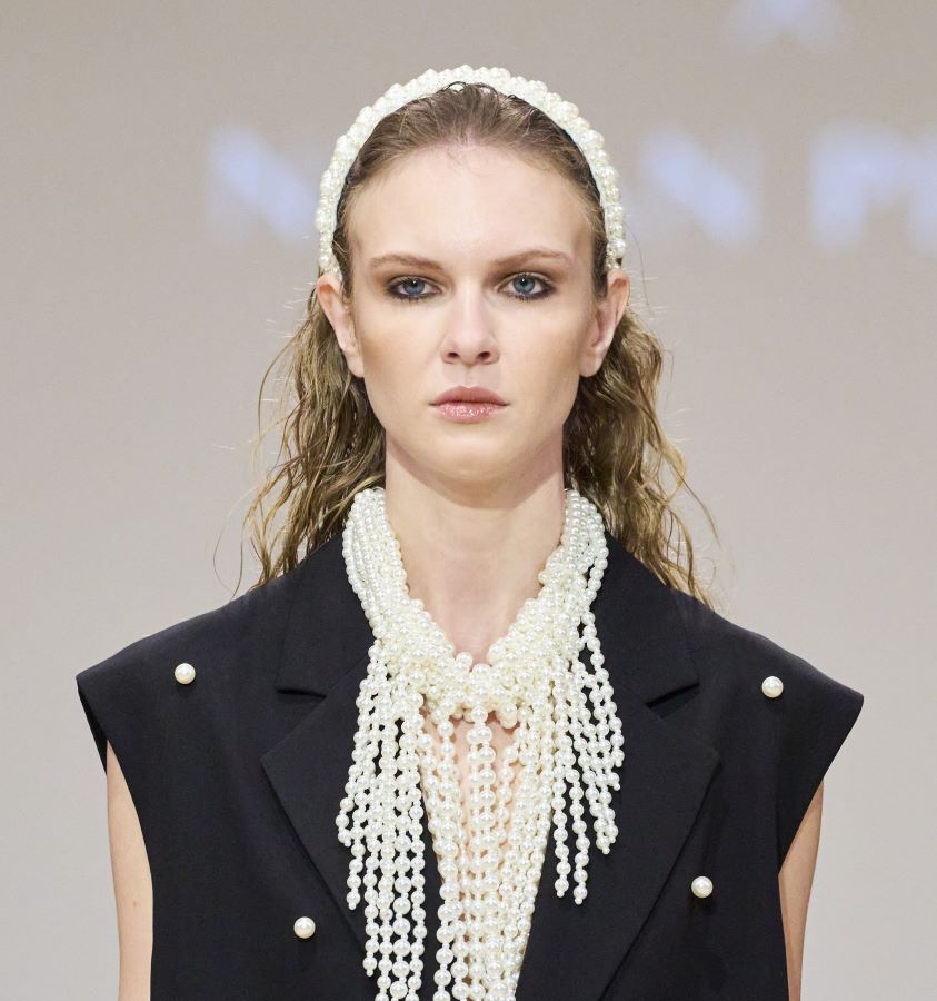 خطوات تطبيق مكياج خفيف وناعم لكشخة العيد