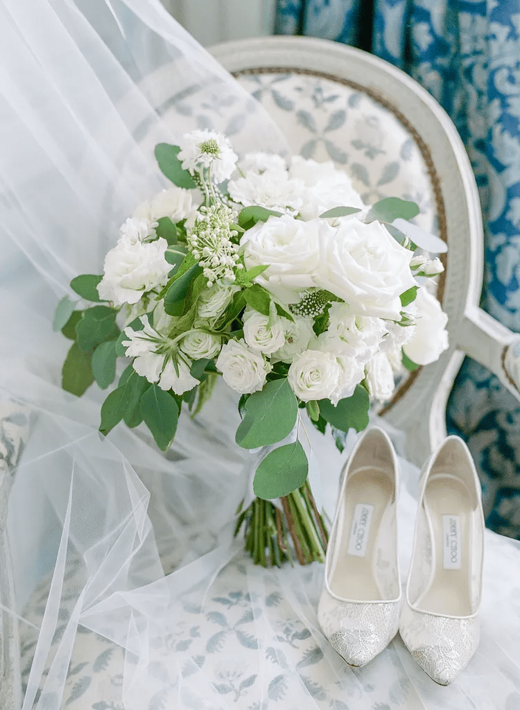 أفكار مذهلة لبوكيهات زفاف صيفية تخطف الأنظار