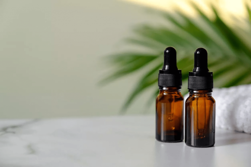 أفضل الزيوت الأساسية لنفخ الشفاه طبيعيًا