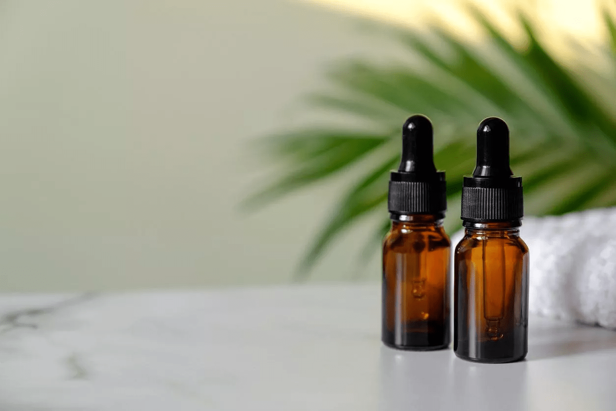 أفضل الزيوت الأساسية لنفخ الشفاه طبيعيًا