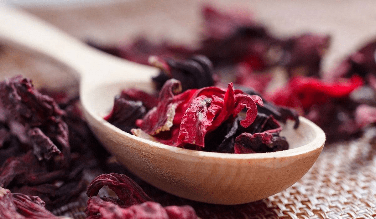 فوائد الكركديه وطرق استخدامه للعناية بالبشرة