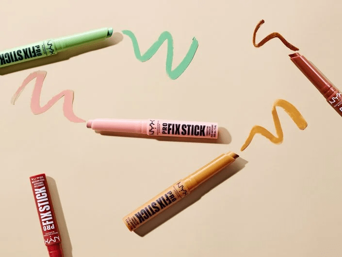 أعواد كريم الأساس لمكياج سهل أثناء التنقل