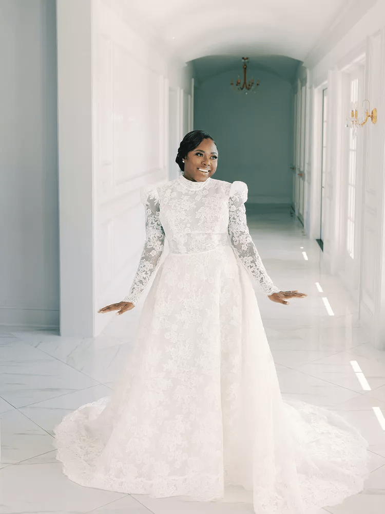 فساتين زفاف بياقة عالية : أناقة كلاسيكية تعانق الموضة العصرية