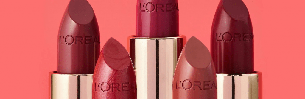 خطوات تطبيق أحمر الشفاه بشكل احترافي: نصائح لإطلالة مثالية