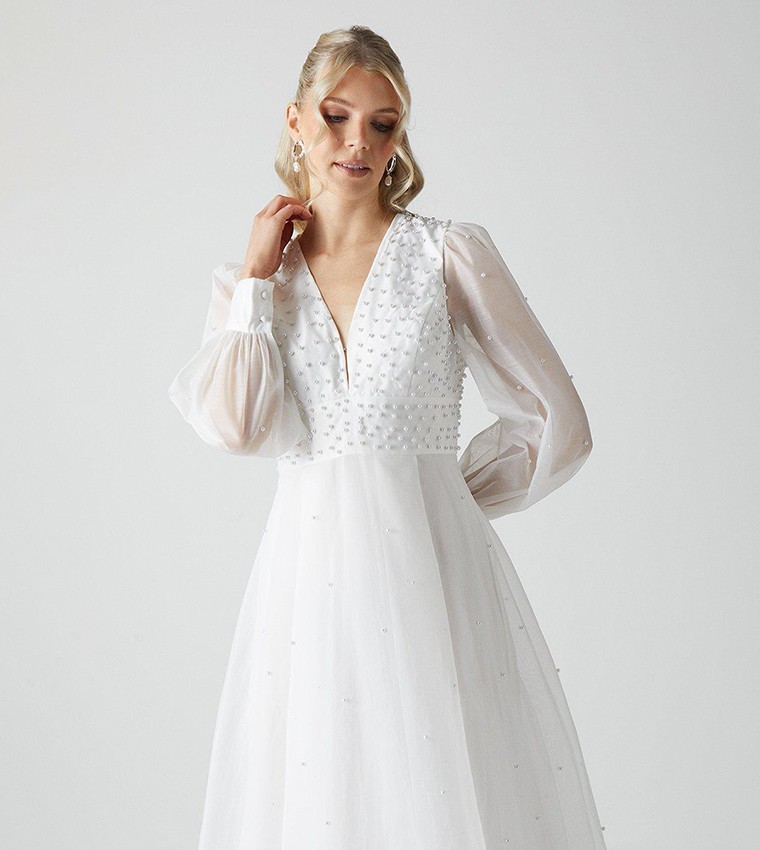 أفضل الخامات لفساتين حفل الزفاف : دليلك لاختيار النسيج المثالي