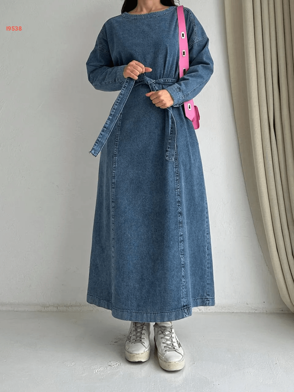 تنسيق فساتين الجينز للمحجبات : دليلك لإطلالات عصرية ومتنوعة