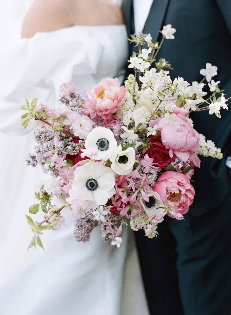 البوكيه المناسب لفستان زفافك