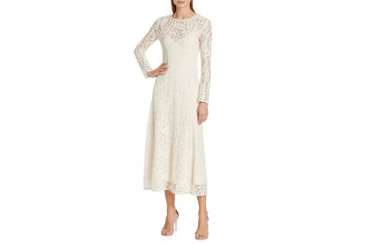 فساتين الزفاف بياقة عالية