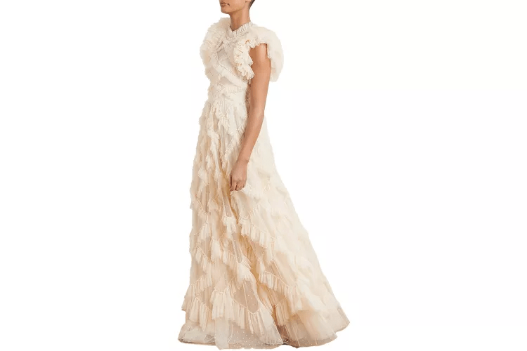 فساتين الزفاف بياقة عالية