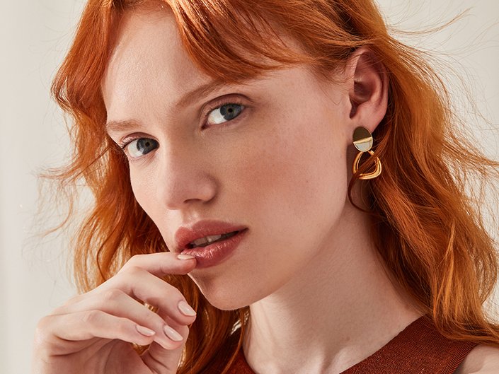 منتجات ترطيب الشفاه الجافة