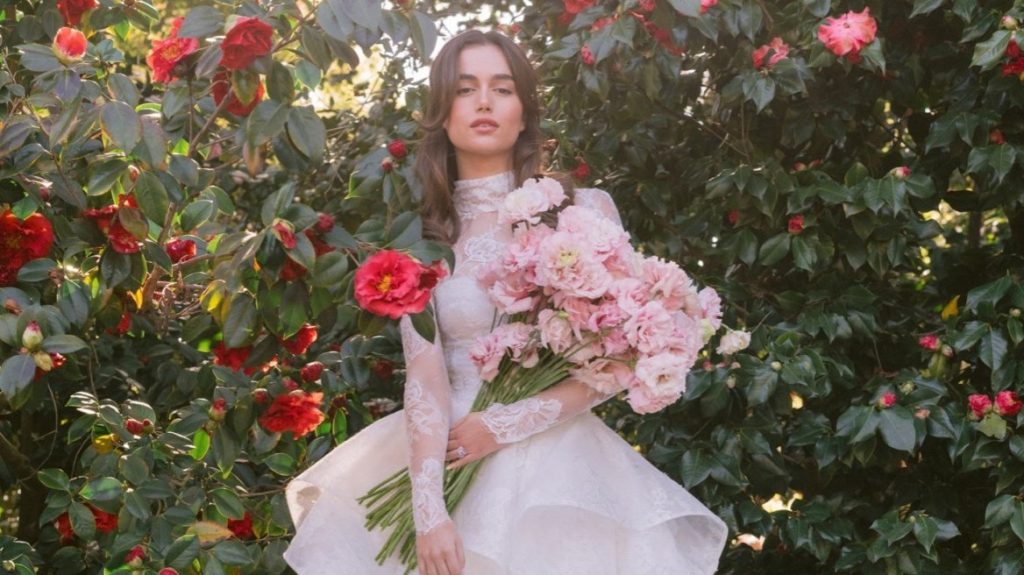 التنسيق بين فستان الزفاف ومكياج العروس : دليل خبراء التجميل