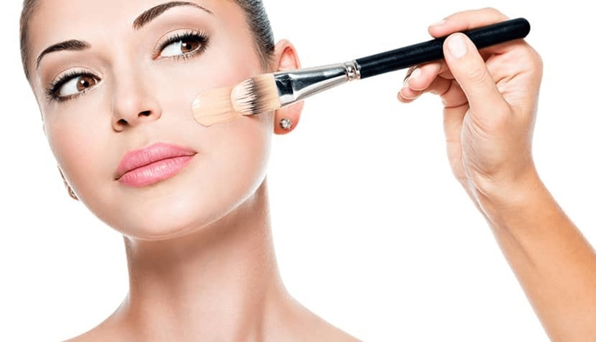 مكياج طبيعي لإطلالة مشرقة