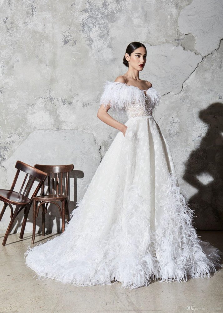 فساتين زفاف مزينة 