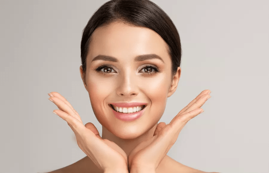 مكياج البشرة الحساسة : نصائح للحصول على إطلالة آمنة وجميلة