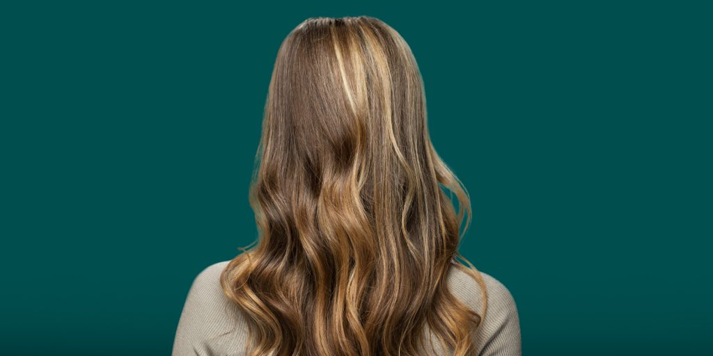 أفضل الألوان لصبغ الشعر في فصل الصيف: اتجاهات وأفكار جديدة