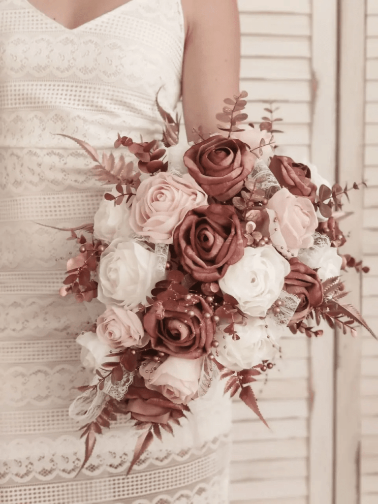 أحدث صيحات بوكيه العروس : ألوان وأزهار تعكس شخصيتك