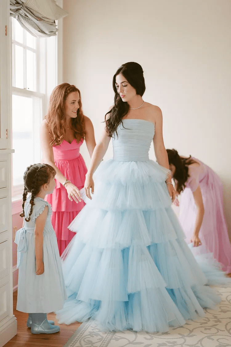 فستان زفاف باللون الأزرق