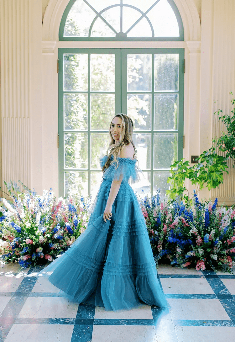 فستان زفاف باللون الأزرق