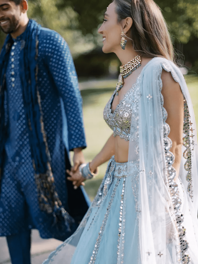 فستان زفاف باللون الأزرق