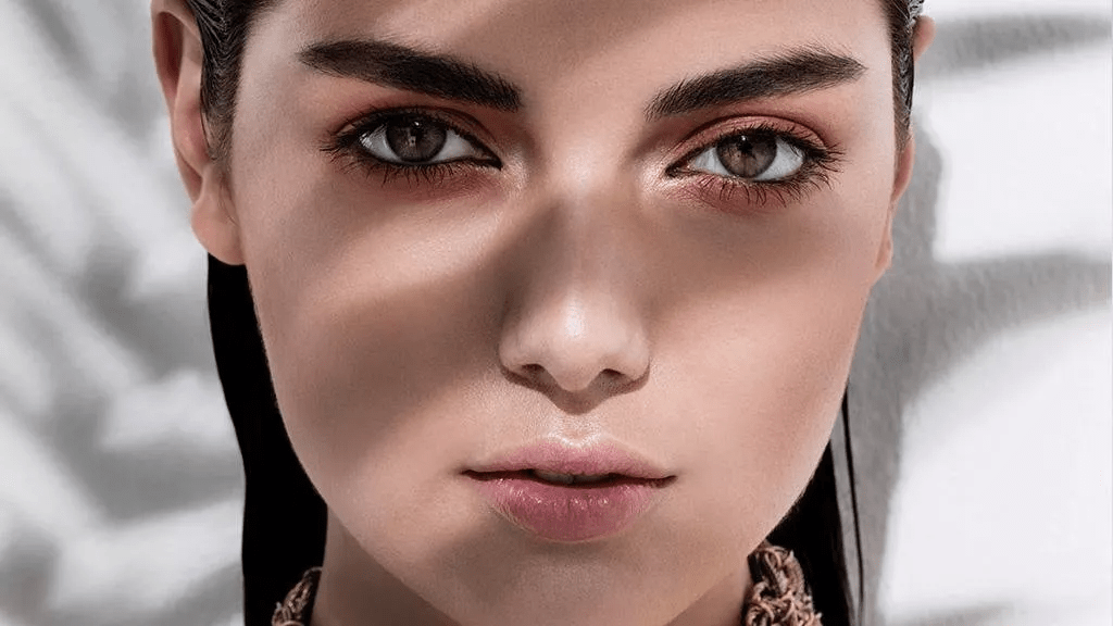 مكياج البشرة الدهنية : نصائح ومنتجات لثبات المكياج طوال اليوم