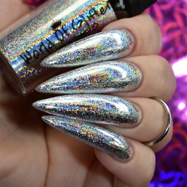 أفكار طلاء أظافر معدنية