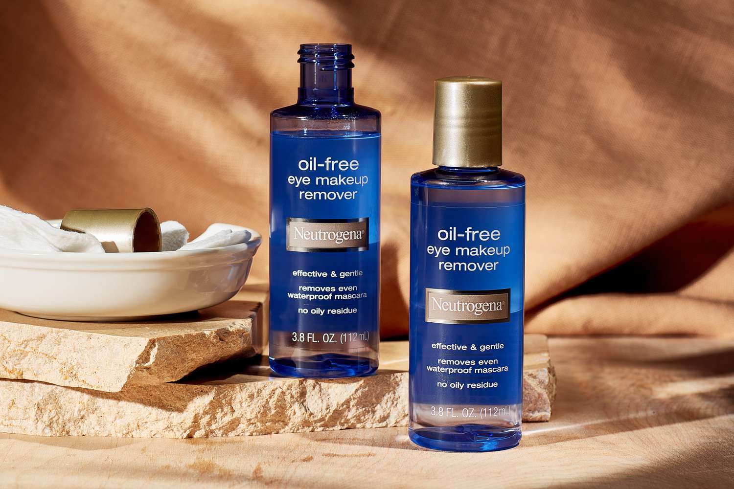 مكونات حقيبة مكياج العيون