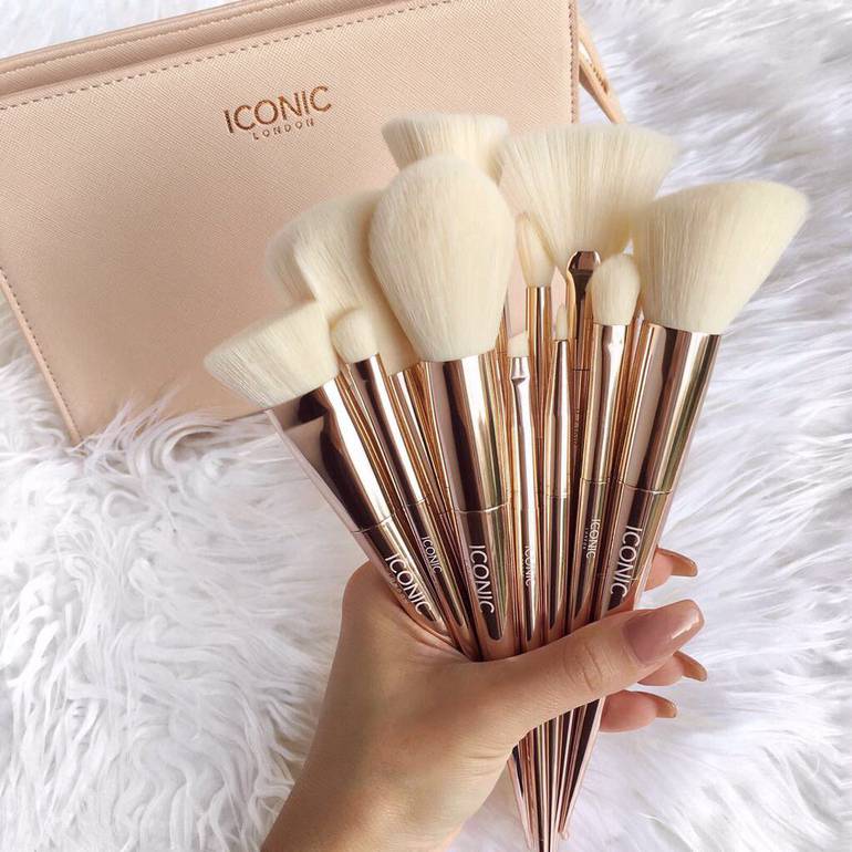 أدوات المكياج الأساسية : ماذا تحتاجين للحصول على إطلالة متكاملة