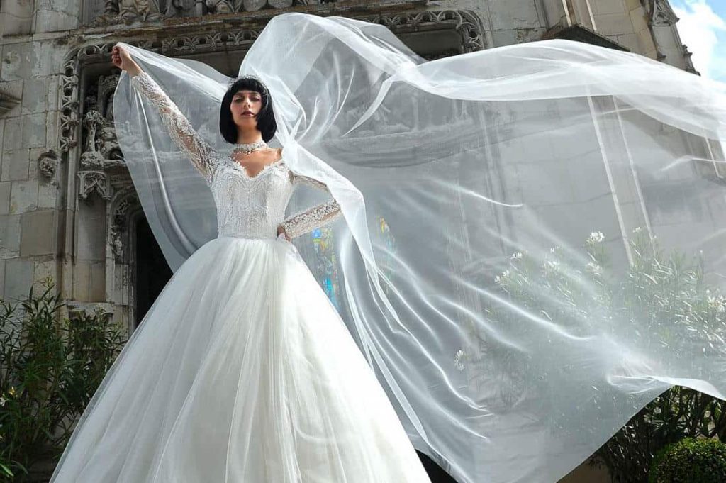 فساتين الزفاف والأكسسوارات لعام 2025