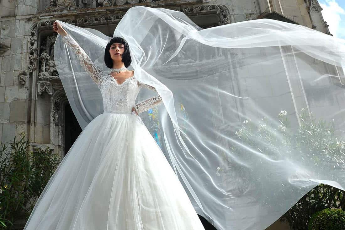 فساتين الزفاف والأكسسوارات لعام 2025