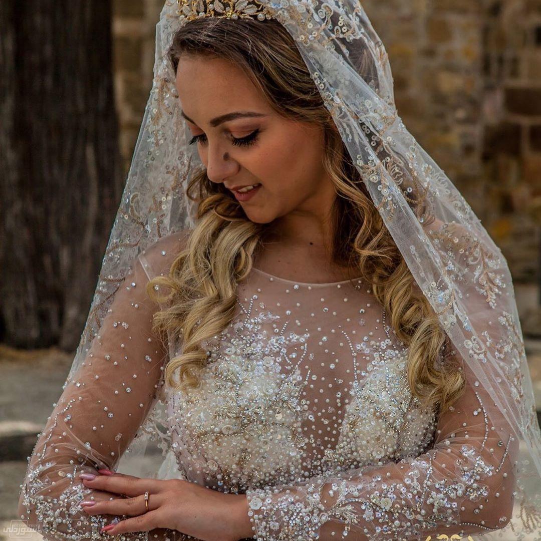 تطبيق المكياج حسب تصميم فستان الزفاف: إطلالة مثالية ليومك الكبير