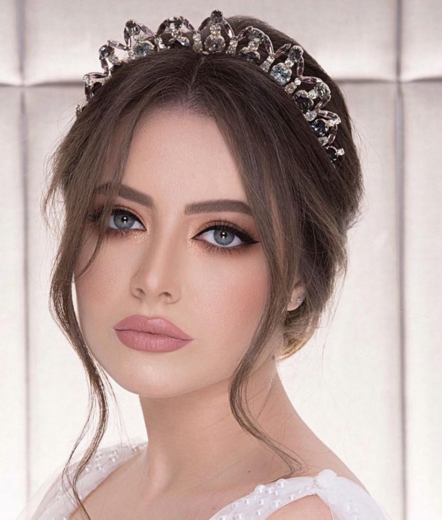 مكياج يدوم طوال اليوم: نصائح وحيل لتثبيت المكياج