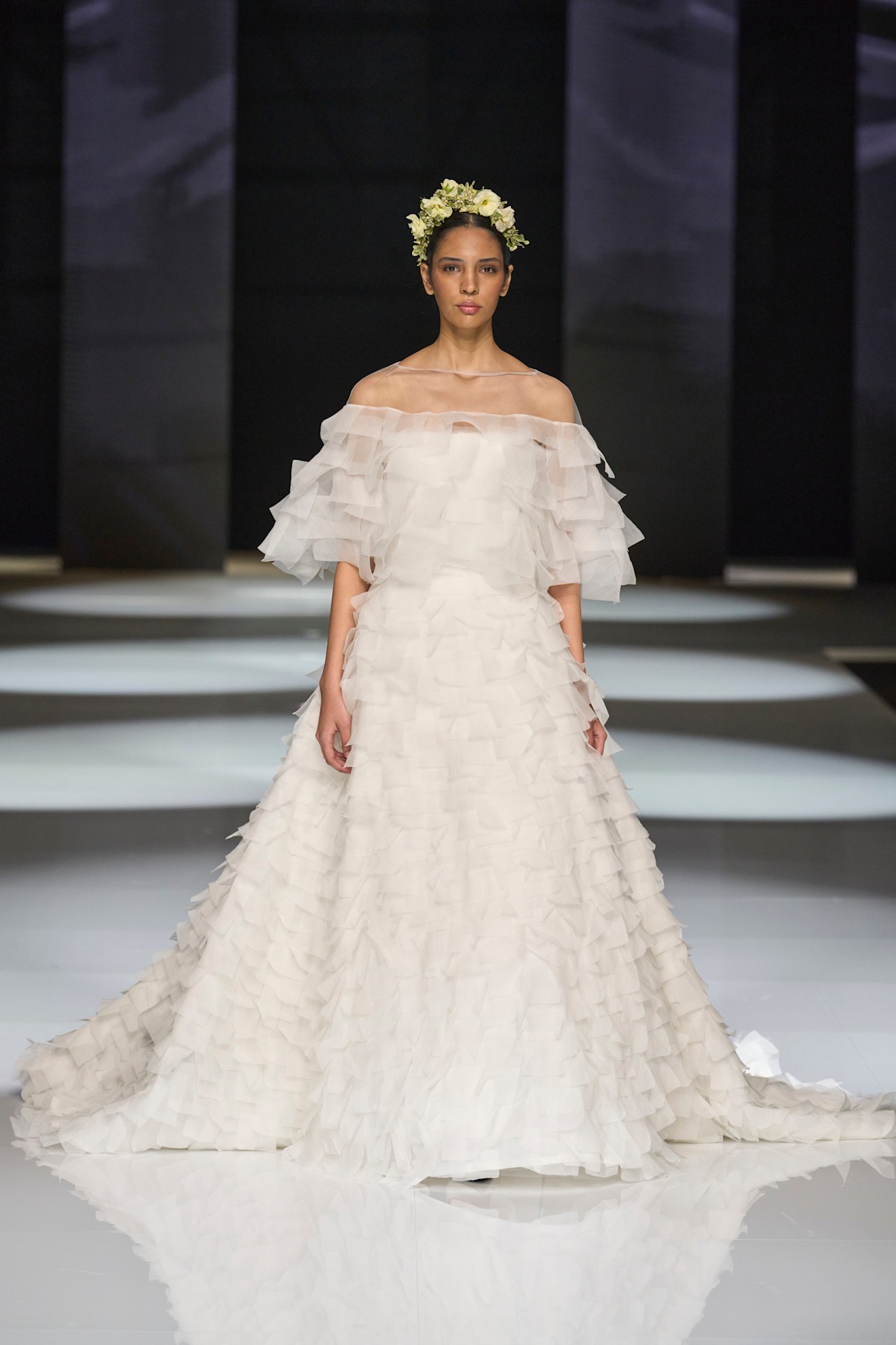 فساتين زفاف بأكمام متوسطة 