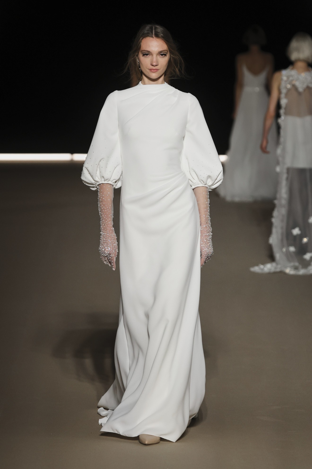 فساتين زفاف بأكمام متوسطة 