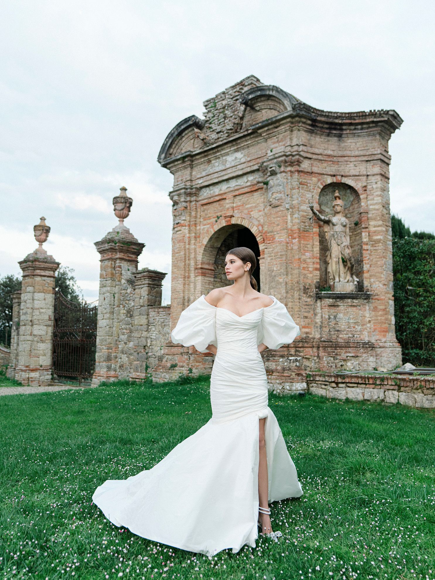 فساتين زفاف بأكمام متوسطة 