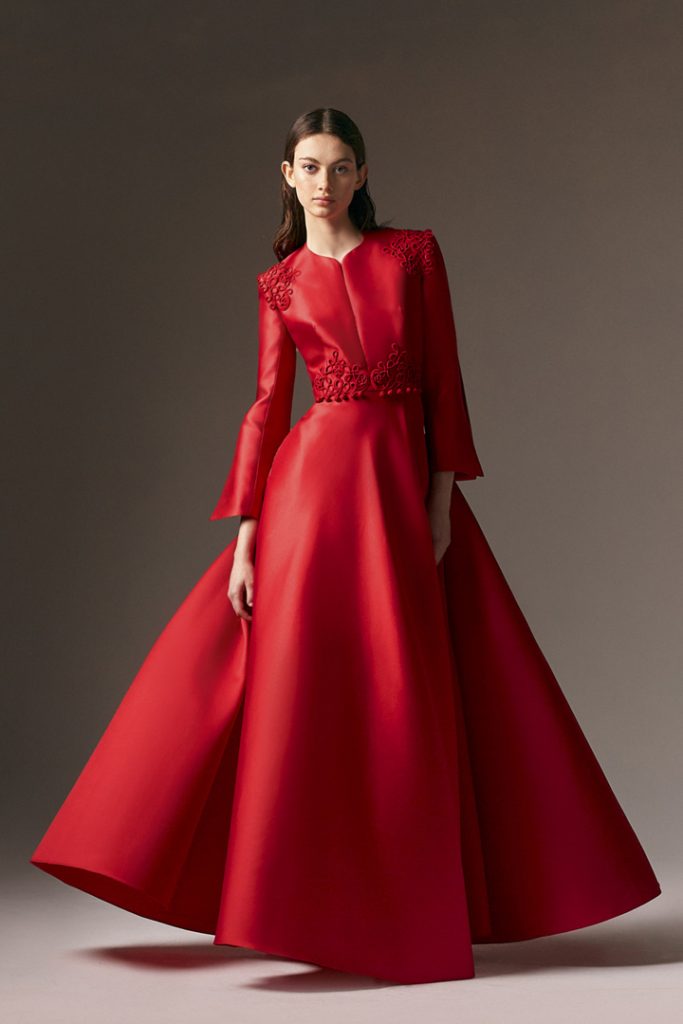 اختيار فساتين خطوبة شتوية تخفي عيوب الجسم للمحجبات