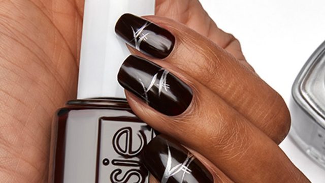 أفكار أظافر ميتاليك تناسب إطلالتك الشتوية