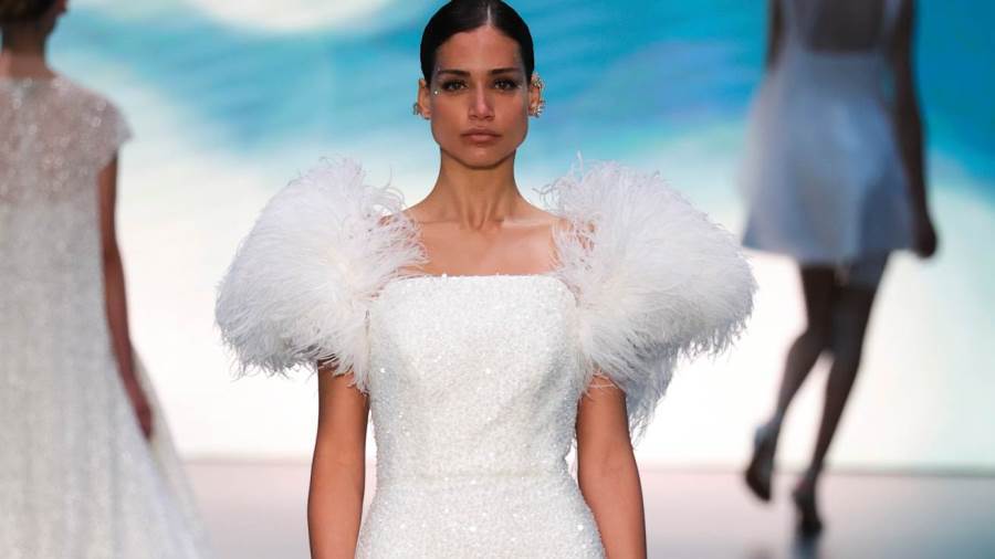 أحدث فساتين الزفاف لصيف 2025: اختاري إطلالتك المثالية