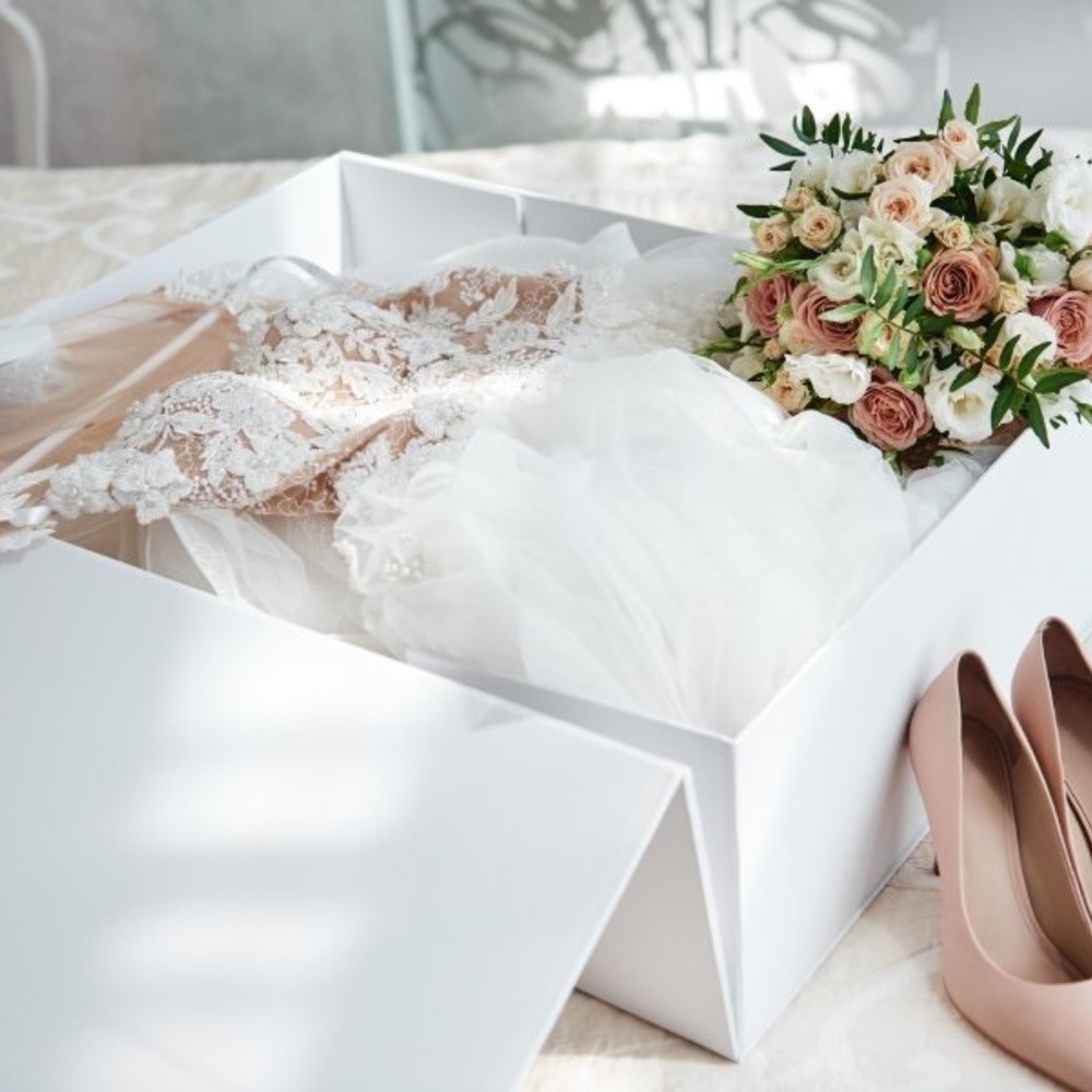 كيفية العناية بفستان الزواج قبل وبعد الحفل لضمان الحفاظ عليه