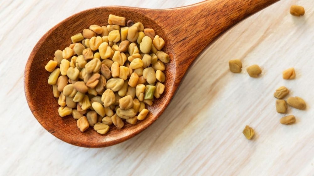 الحلبة لاستعادة جمال البشرة :  سر طبيعي لبشرة مشرقة وصحية