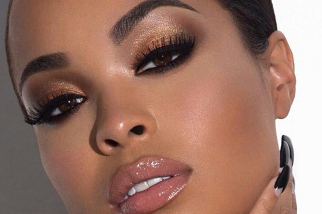 حيل مكياج يستخدمها خبراء التجميل… جربيها بنفسك!