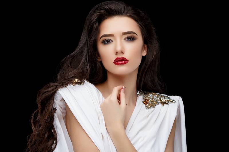 تسريحات الزفاف لعروس 2025